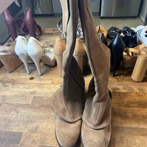 Donald Pliner suede Boots